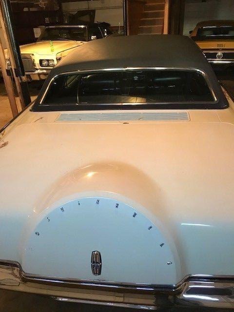 1969 Lincoln Continental in excellent condition