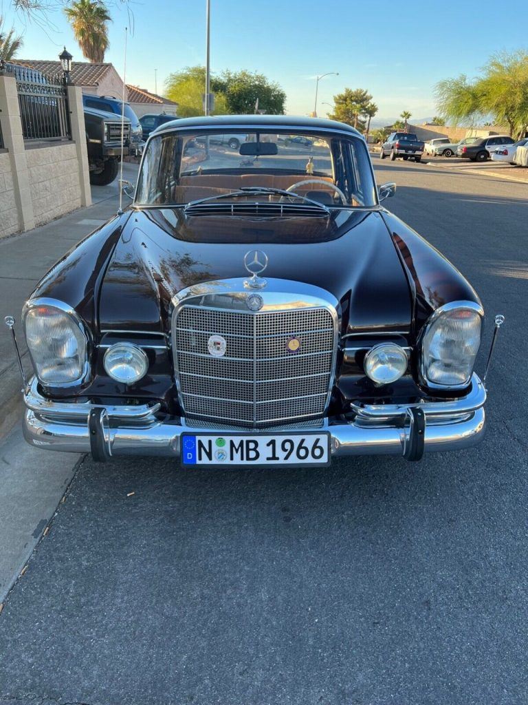 1966 Mercedes-Benz 200-Series 230s