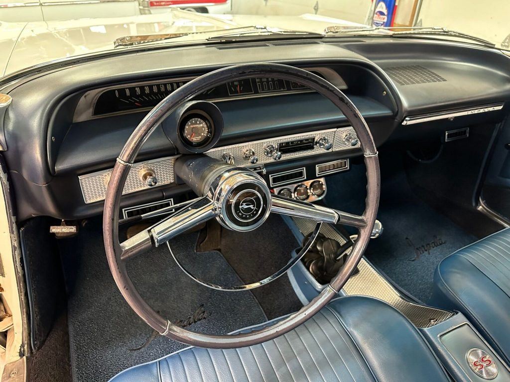 1964 Chevrolet Impala 350 V8 4-Spd AC Factory Super Sport White/blue