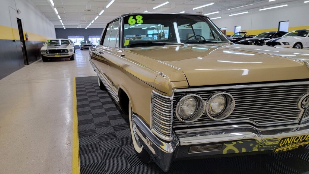 1968 Chrysler Imperial Crown 4 Door Hardtop