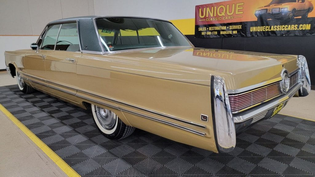 1968 Chrysler Imperial Crown 4 Door Hardtop