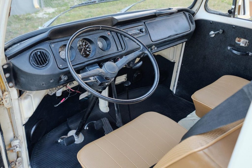 1969 Volkswagen Westfalia Camper Bus