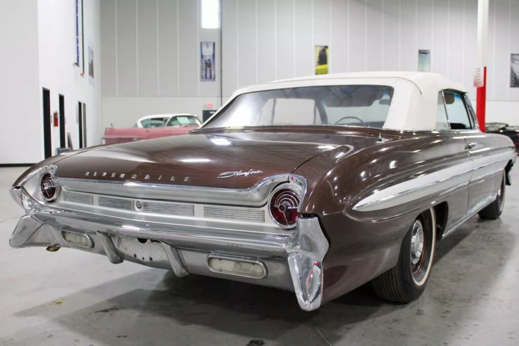 1961 Oldsmobile Starfire Convertible