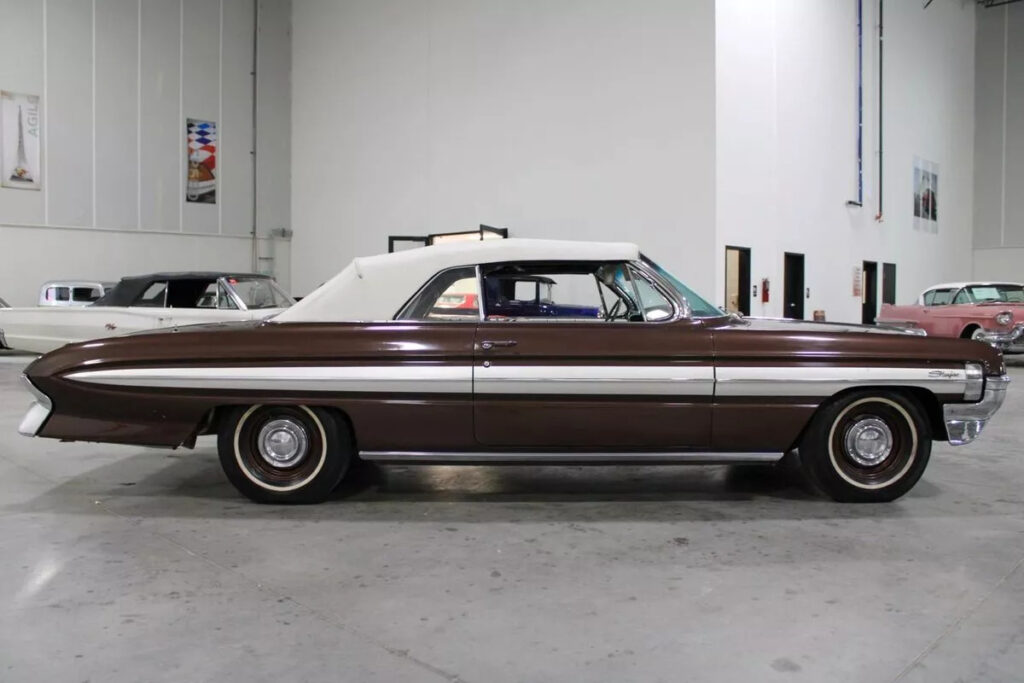 1961 Oldsmobile Starfire Convertible