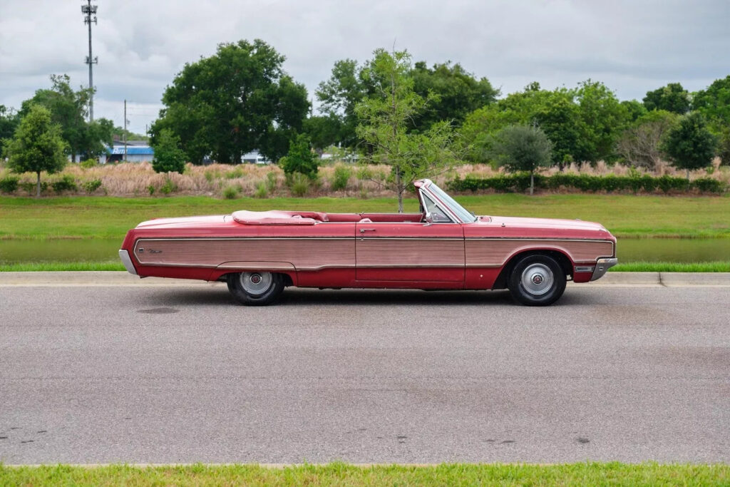 1968 Chrysler Newport Convertible