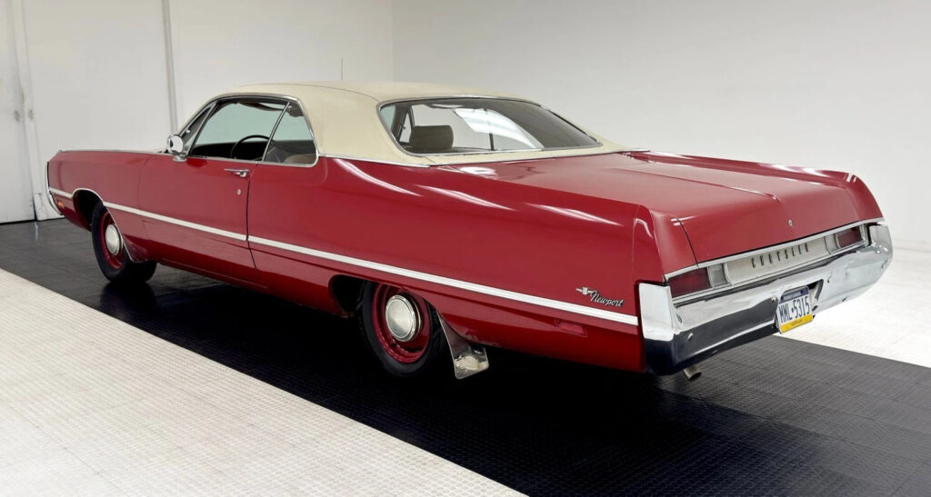 1969 Chrysler Newport 2 Door Hardtop