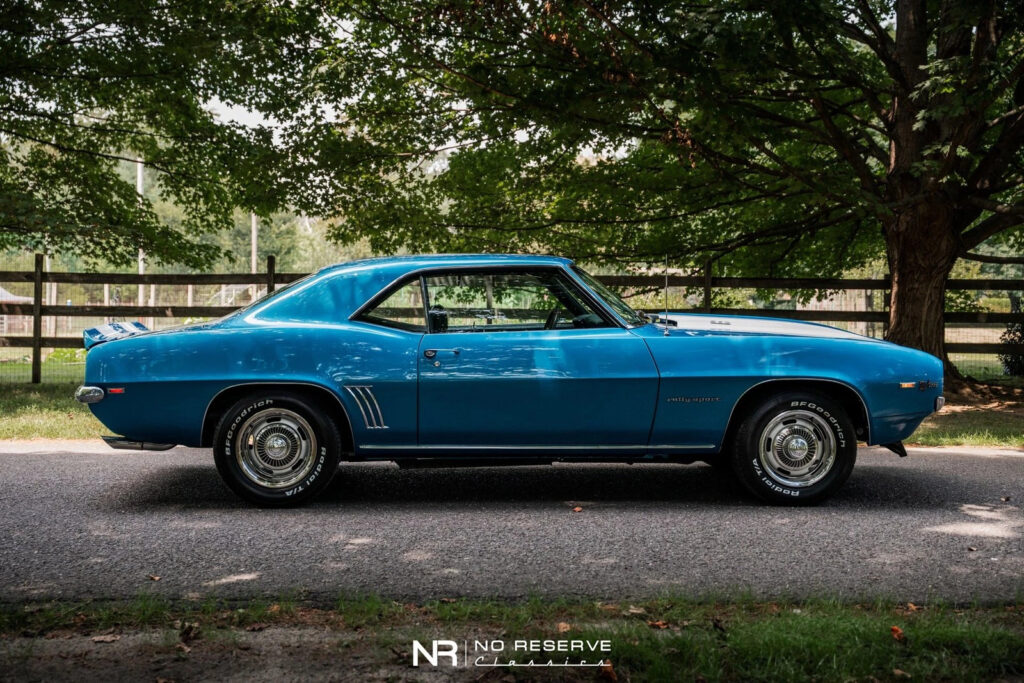 1969 Chevrolet Camaro Z/28 Tribute Muncie M21 4 Speed Restomod