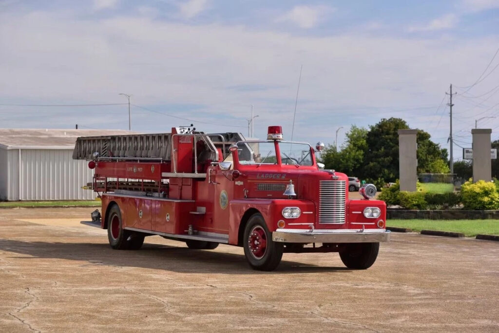 1960 Pirsch Aerial Ladder Fire Truck