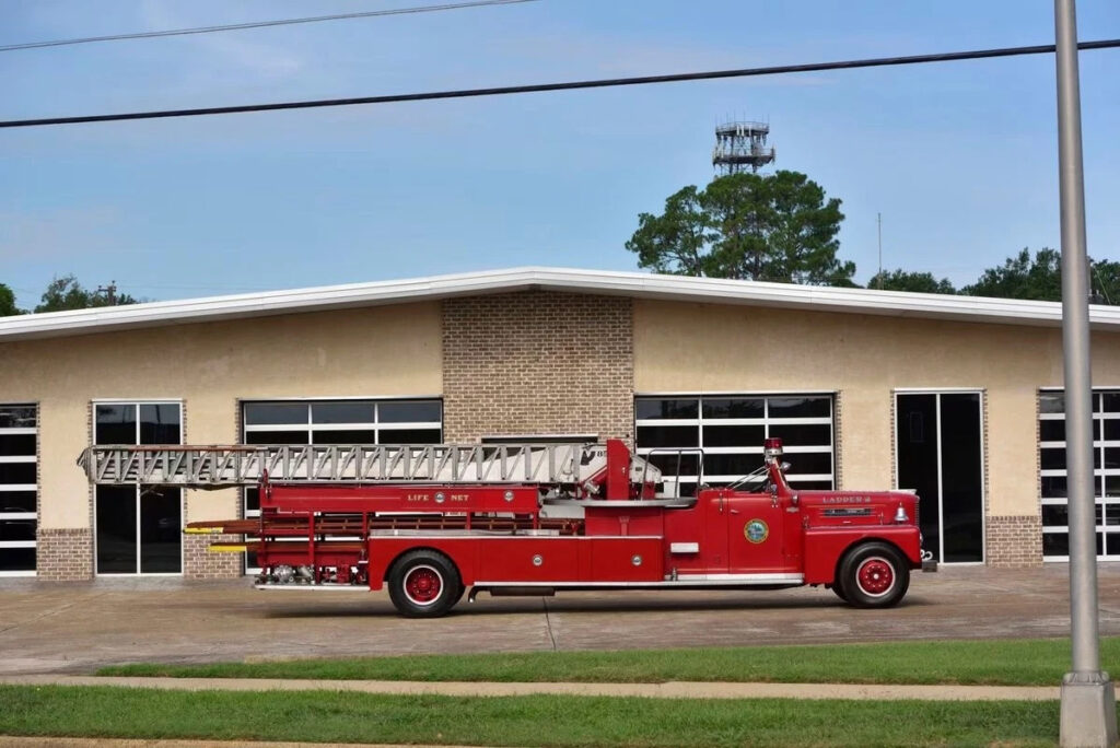 1960 Pirsch Aerial Ladder Fire Truck