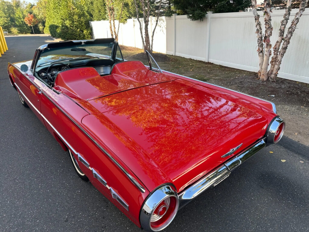 1962 Ford Thunderbird