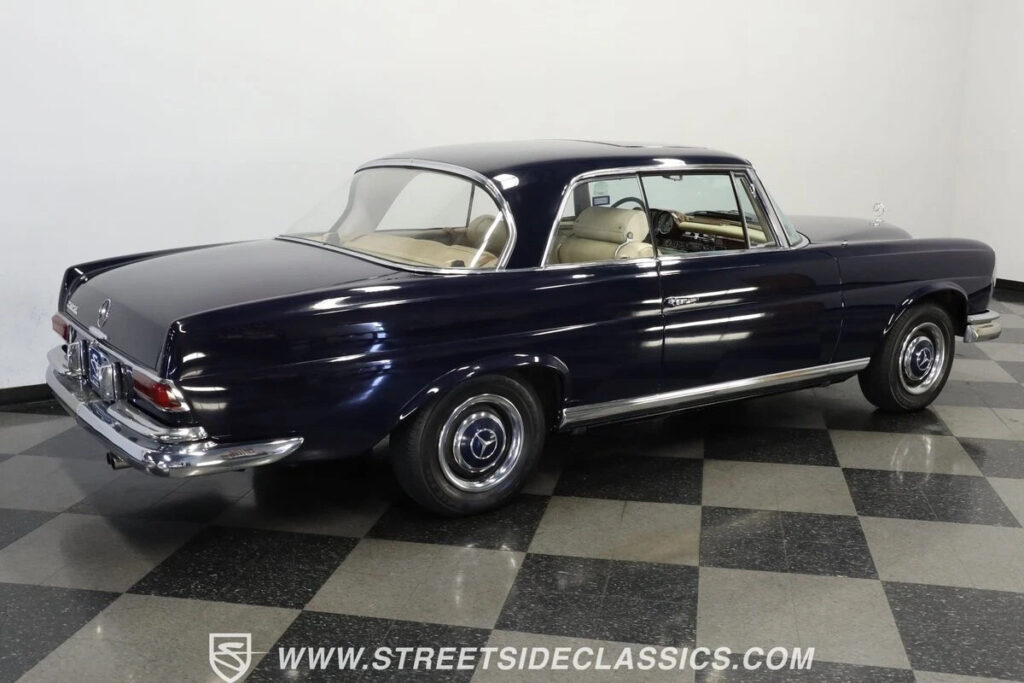 1966 Mercedes-Benz 200-Series Coupe
