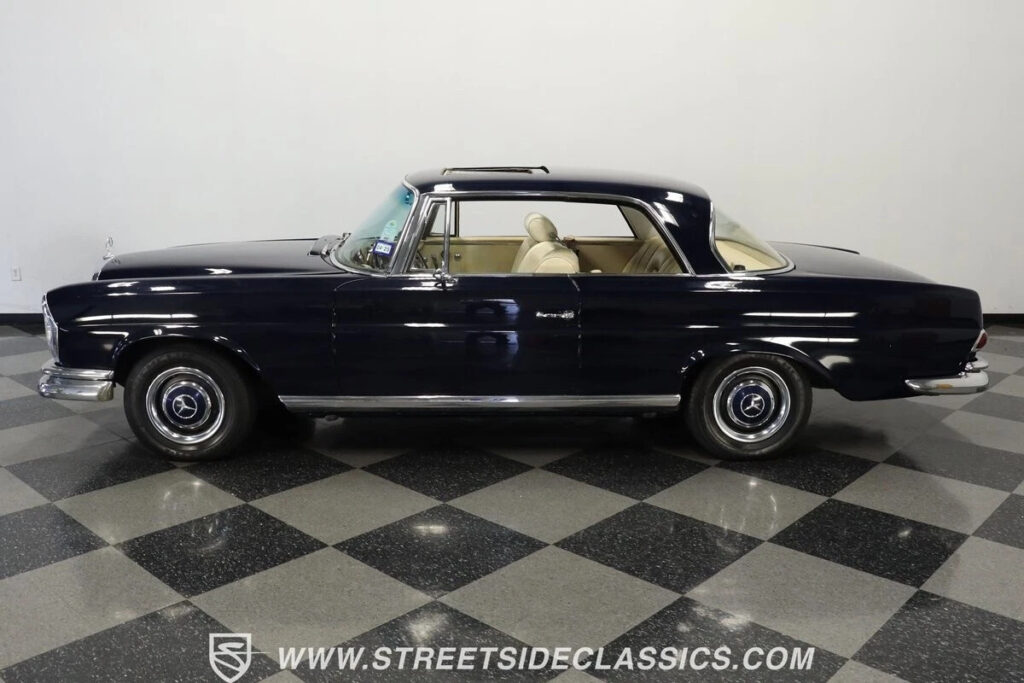 1966 Mercedes-Benz 200-Series Coupe