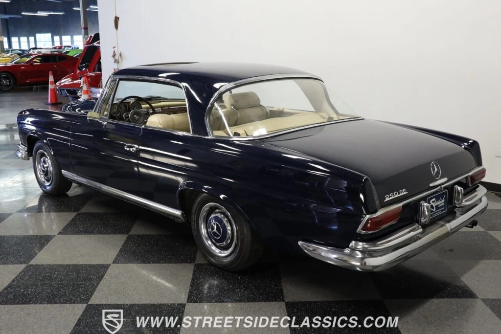 1966 Mercedes-Benz 200-Series Coupe