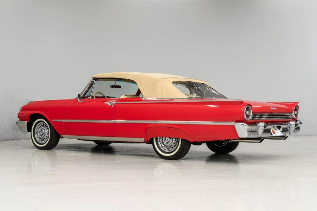 1961 Ford Galaxie Sunliner