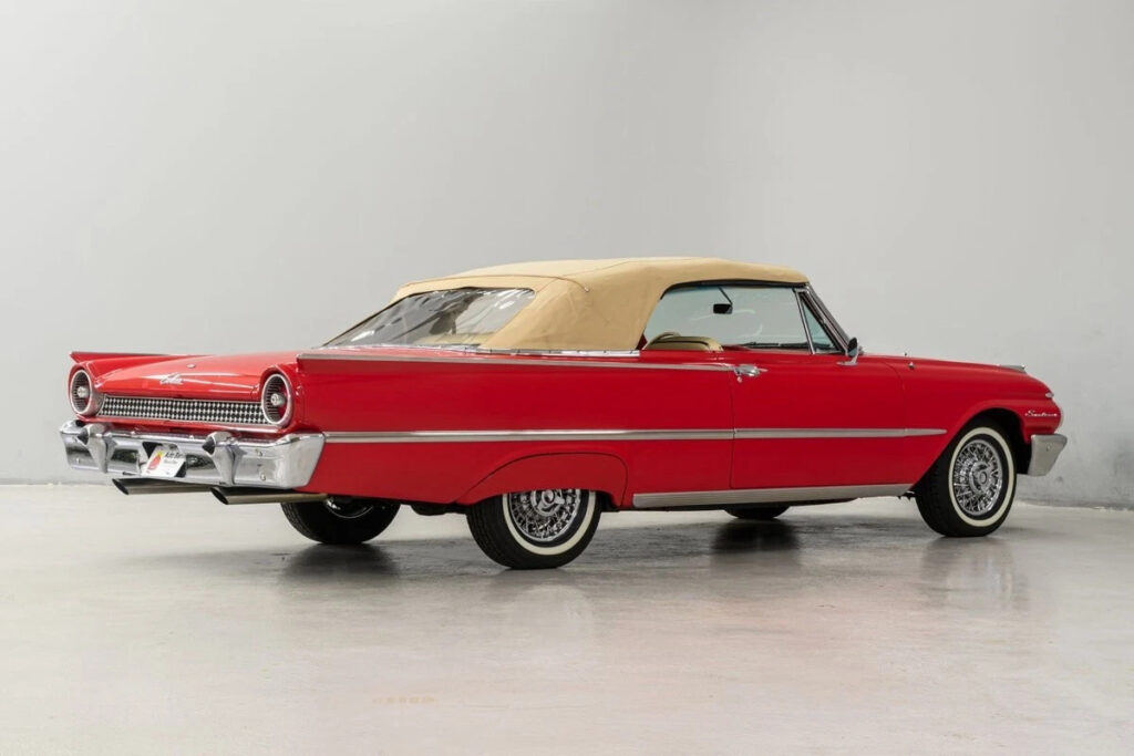 1961 Ford Galaxie Sunliner