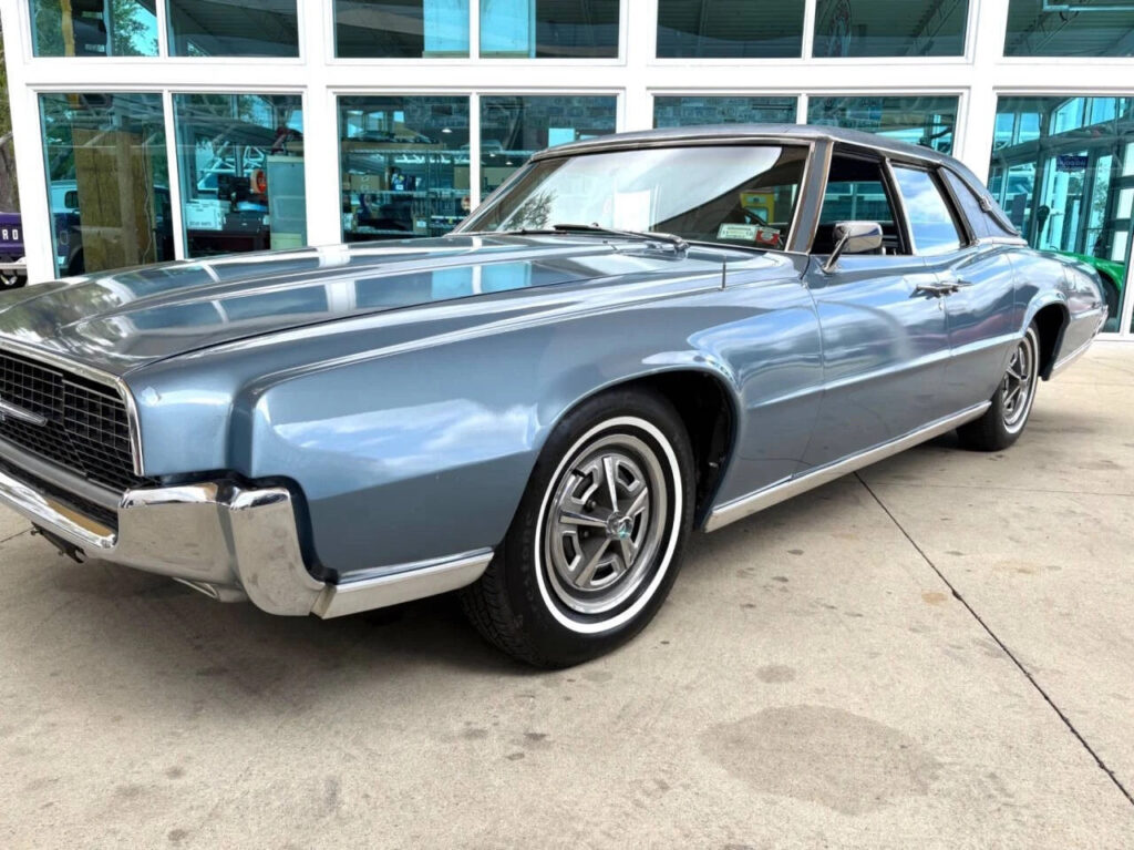 1967 Ford Thunderbird