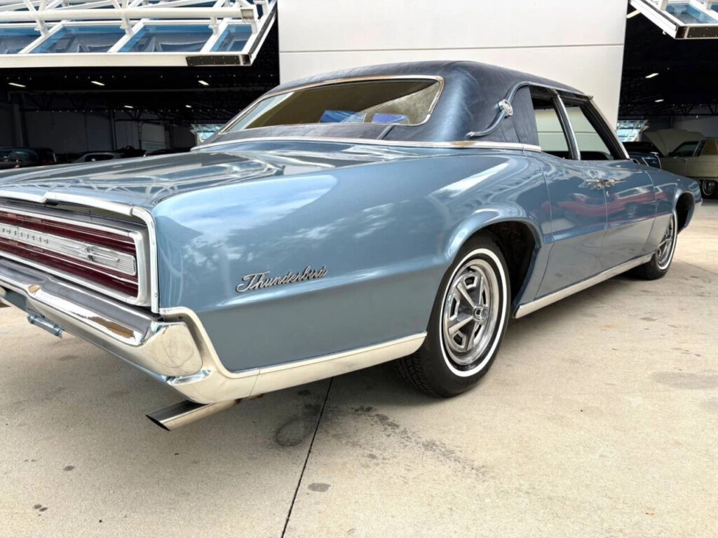 1967 Ford Thunderbird