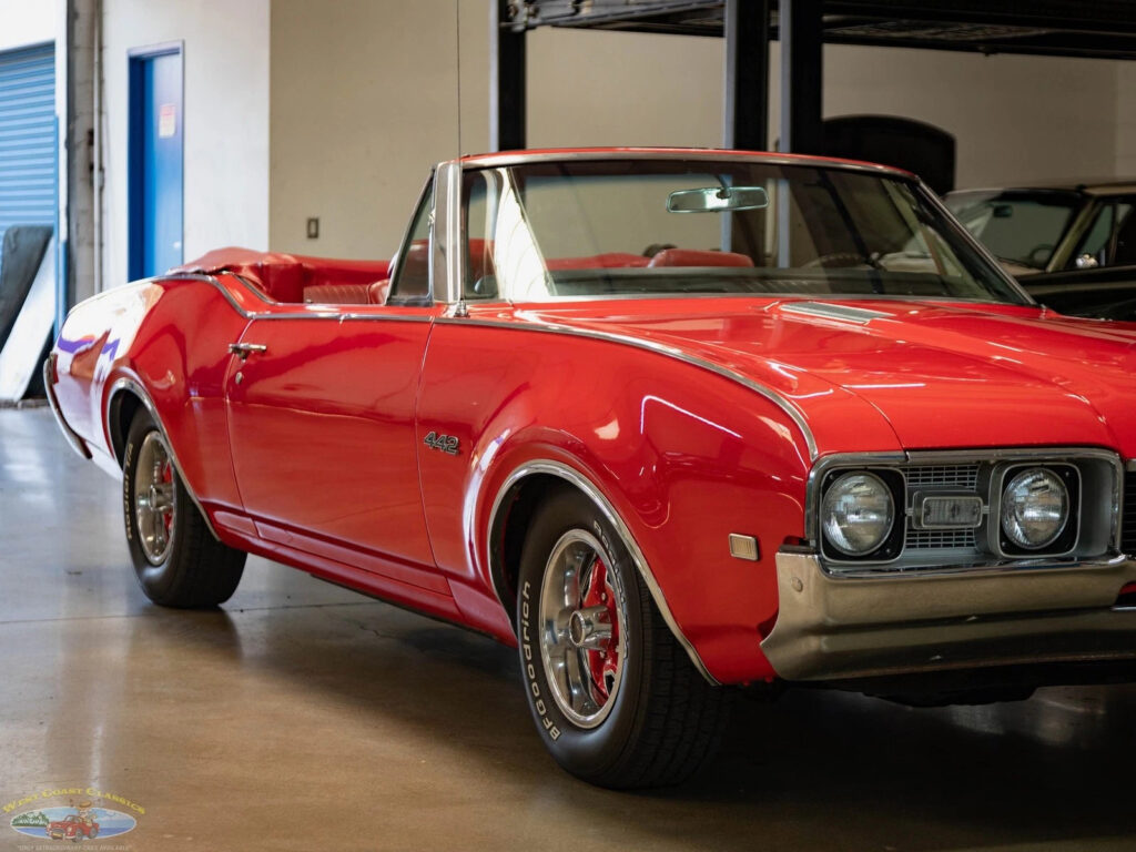 1968 Oldsmobile Cutlass Supreme 350 V8 Convertible with Hurst 4 spd Manual Trans