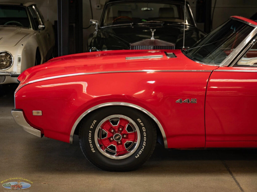 1968 Oldsmobile Cutlass Supreme 350 V8 Convertible with Hurst 4 spd Manual Trans